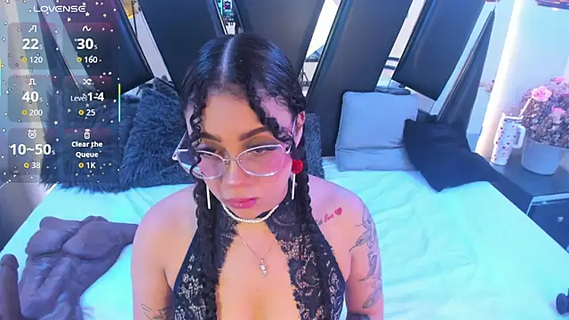 Snapshot of antonelllepiercee chatting on November 26, 2025, 11:21 am antonelllepiercee online show from November 26, 2025, 11:21 am