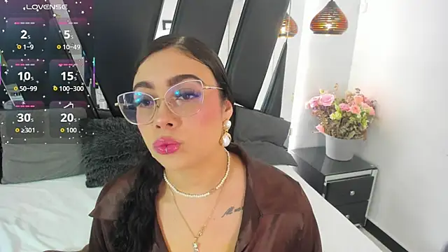 Snapshot of antonelllepiercee chatting on November 28, 2025, 11:21 am antonelllepiercee online show from November 28, 2025, 11:21 am