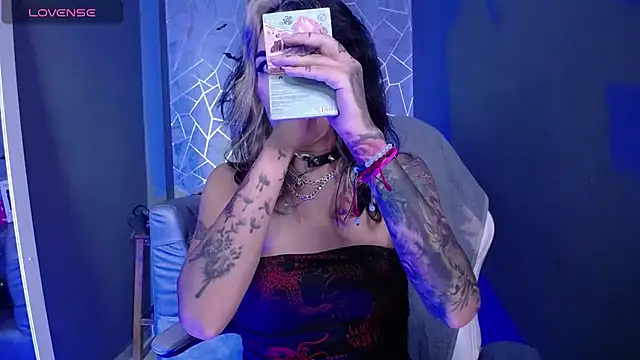 amelierouss online show from February 3, 2026, 3:26 am