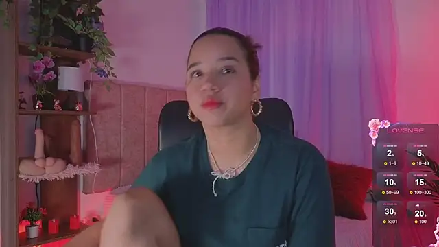 Snapshot of emilyrouxe chatting on November 20, 2025, 3:23 pm emilyrouxe online show from November 20, 2025, 3:23 pm