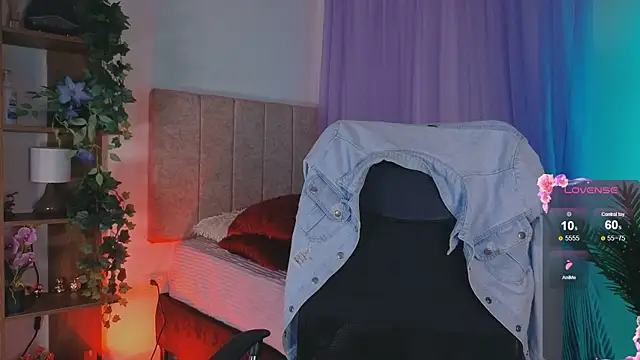 Snapshot of emilyrouxe chatting on November 14, 2025, 4:21 pm emilyrouxe online show from November 14, 2025, 4:21 pm