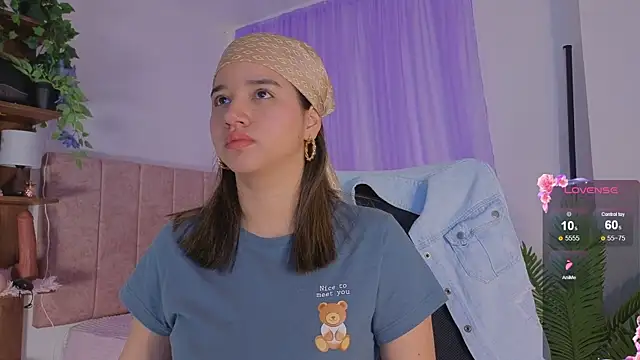 Snapshot of emilyrouxe chatting on November 30, 2025, 2:07 pm emilyrouxe online show from November 30, 2025, 2:07 pm