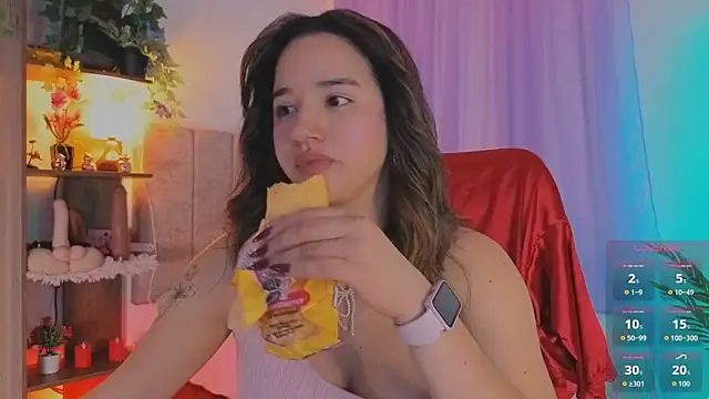 Snapshot of emilyrouxe chatting on November 18, 2025, 3:37 pm emilyrouxe online show from November 18, 2025, 3:37 pm