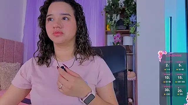 emilyrouxe online show from December 17, 2025, 3:28 pm