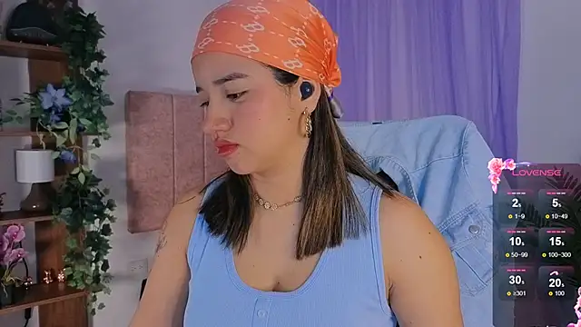 Snapshot of emilyrouxe chatting on November 15, 2025, 2:54 pm emilyrouxe online show from November 15, 2025, 2:54 pm