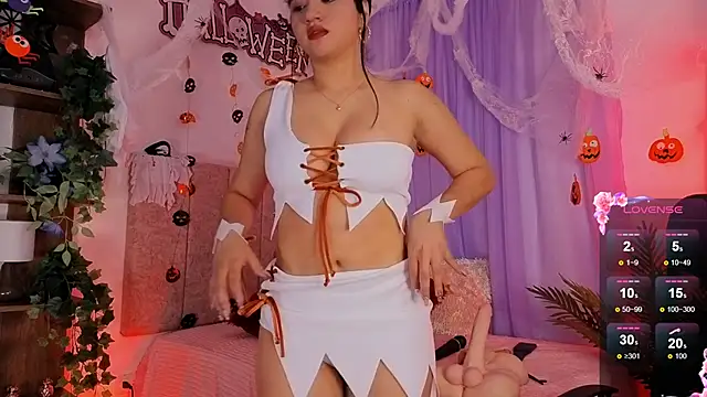 Snapshot of emilyrouxe chatting on October 31, 2025, 2:57 pm emilyrouxe online show from October 31, 2025, 2:57 pm