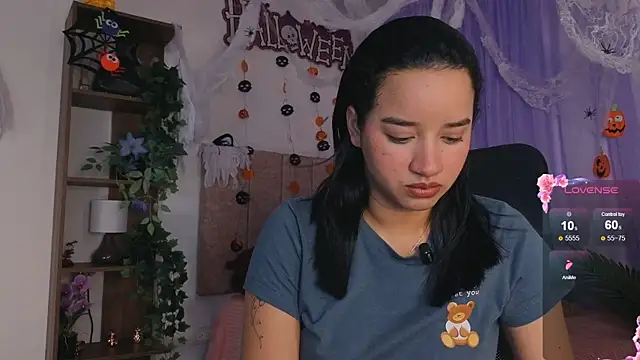 Snapshot of emilyrouxe chatting on November 1, 2025, 5:29 pm emilyrouxe online show from November 1, 2025, 5:29 pm