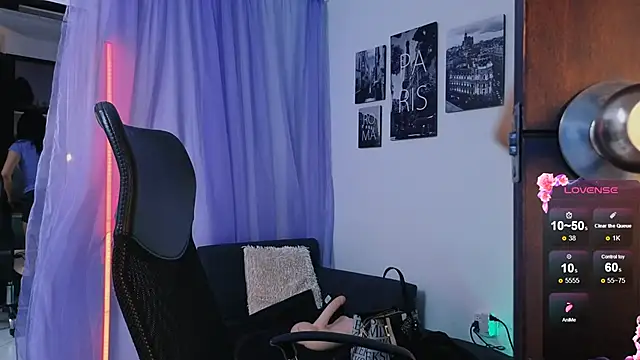 Snapshot of emilyrouxe chatting on September 25, 2025, 3:18 pm emilyrouxe online show from September 25, 2025, 3:18 pm