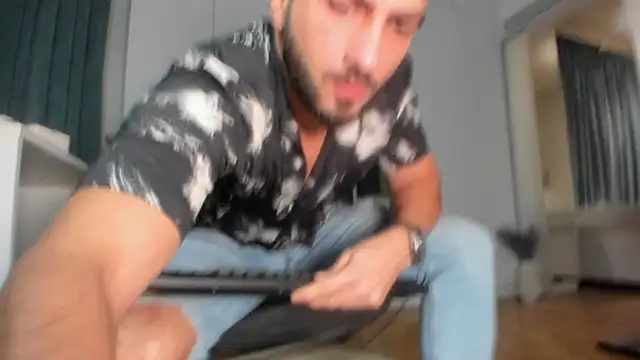 Snapshot of welcometo_hell chatting on October 3, 2025, 8:32 pm welcometo hell online show from October 3, 2025, 8:32 pm