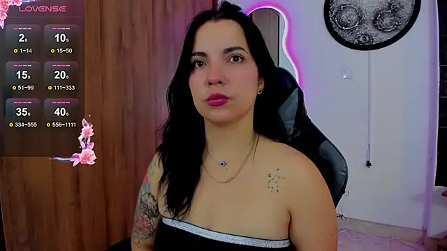 tatiana sc online show from November 18, 2025, 3:04 pm