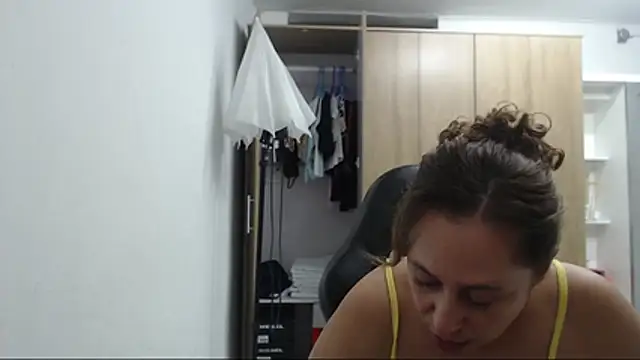 RoxanaLove9 online show from January 9, 2026, 1:45 am