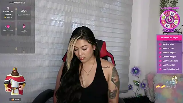 Snapshot of EmberEyes_999 chatting on October 29, 2025, 9:36 pm EmberEyes 999 online show from October 29, 2025, 9:36 pm