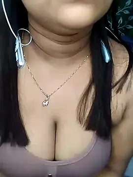 Snapshot of Hottyalia chatting on February 8, 2025, 6:44 pm Hottyalia online show from February 8, 2025, 6:44 pm