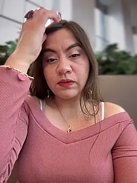 Iam  Cristal online show from October 23, 2025, 9:35 pm