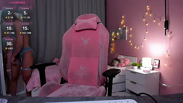 Snapshot of Fay_Dunaway chatting on November 29, 2025, 2:06 pm Fay Dunaway online show from November 29, 2025, 2:06 pm