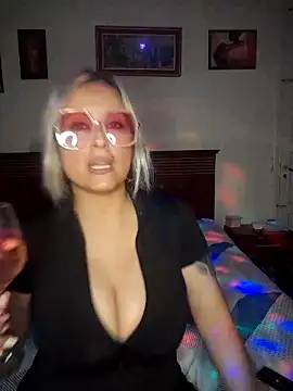 DesireSatler online show from October 19, 2025, 3:42 am