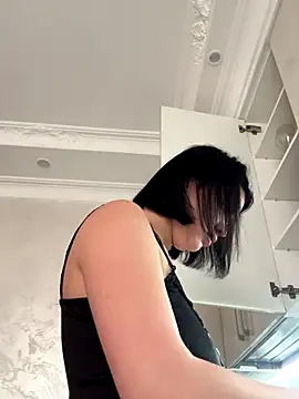 KikiWatson online show from November 30, 2025, 8:26 am