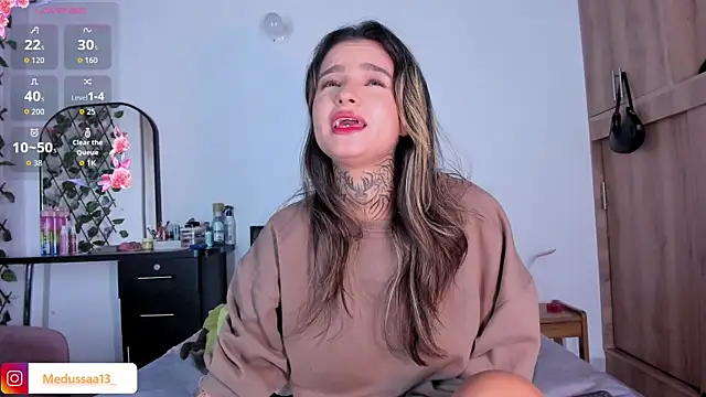 medussa13  online show from April 17, 2026, 12:30 pm