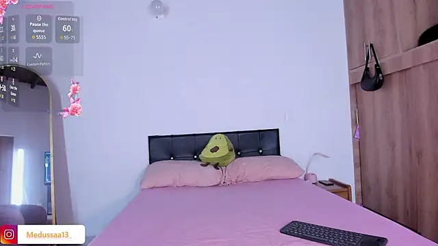 medussa13  online show from February 28, 2026, 12:05 pm