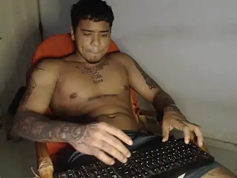 camiloacosta321 online show from November 24, 2025, 6:02 am