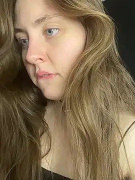 Snapshot of Topvi_ chatting on February 26, 2025, 11:19 pm Topvi online show from February 26, 2025, 11:19 pm