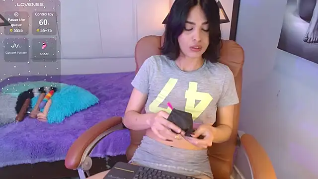 AlessiaVal  online show from March 5, 2025, 12:11 pm