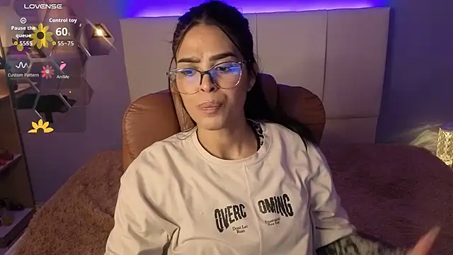 AlessiaVal  online show from September 25, 2025, 9:21 pm