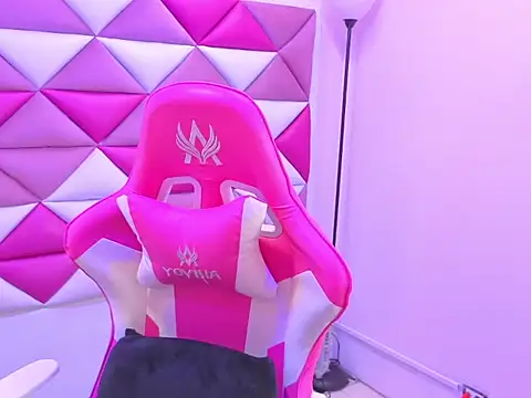 Snapshot of Danny_Face chatting on October 29, 2025, 2:05 pm Danny Face online show from October 29, 2025, 2:05 pm