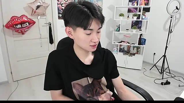 Snapshot of Miram_Yu chatting on October 3, 2025, 9:27 pm Miram Yu online show from October 3, 2025, 9:27 pm