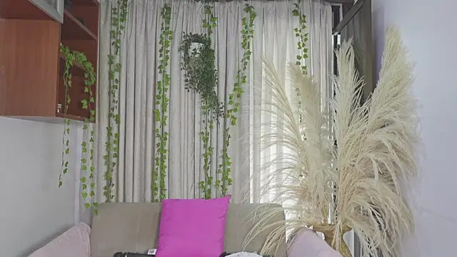 HannaRhodes online show from April 8, 2026, 3:24 pm