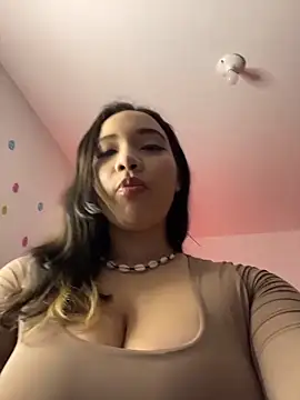 MadelineBenet online show from April 7, 2026, 4:36 am