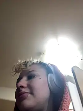 Snapshot of sluttysmiley chatting on December 14, 2025, 8:42 am sluttysmiley online show from December 14, 2025, 8:42 am