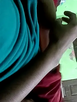 Snapshot of QUEEN-X-CPL chatting on February 18, 2025, 5:53 pm QUEEN-X-CPL online show from February 18, 2025, 5:53 pm