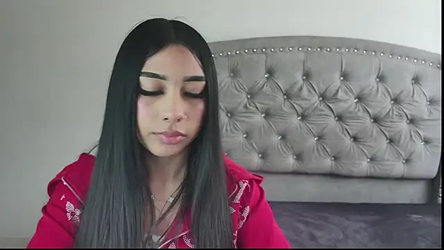 Nesuko kamado  online show from November 3, 2025, 5:05 pm