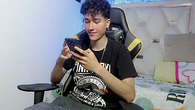 johnny cagee online show from November 14, 2025, 4:05 am