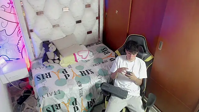 johnny cagee online show from November 15, 2025, 3:54 am