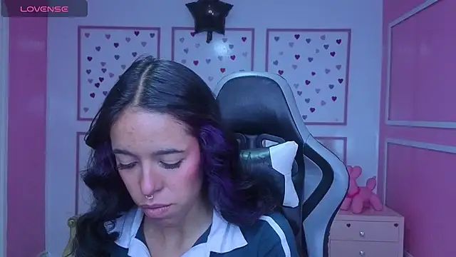 stephania t online show from November 4, 2025, 12:42 pm