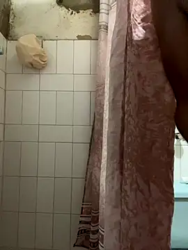 stephania t online show from November 3, 2025, 8:01 pm