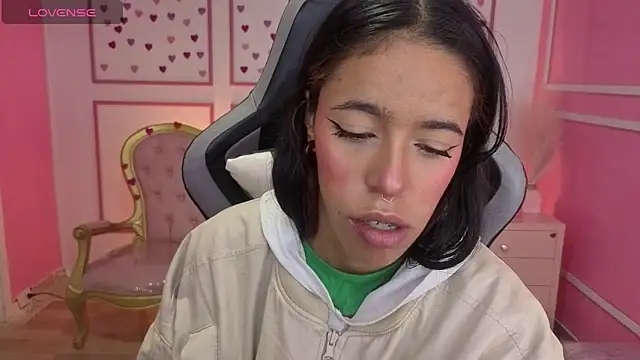 stephania t online show from November 25, 2025, 12:27 pm