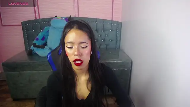 stephania t online show from March 13, 2025, 10:47 am