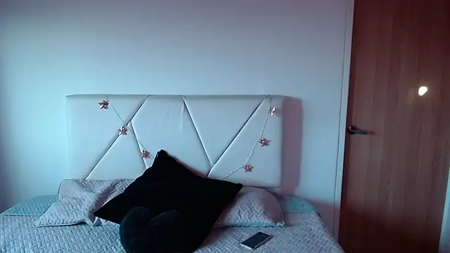 julz 03 online show from November 29, 2025, 11:43 am