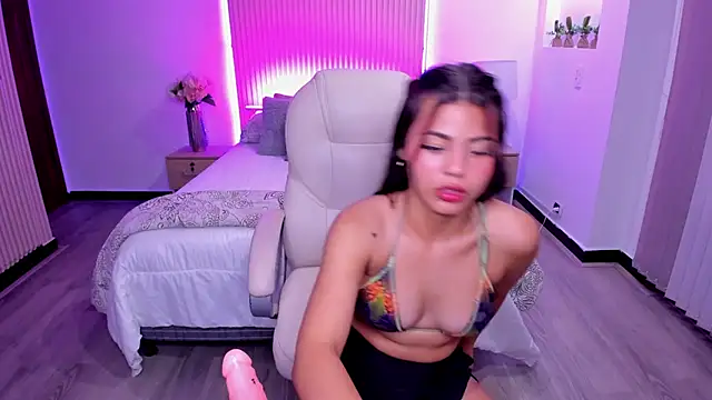 Kiim Jonness online show from February 4, 2025, 9:49 am