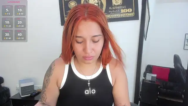 Snapshot of Alba_Grey chatting on October 25, 2025, 9:26 pm Alba Grey online show from October 25, 2025, 9:26 pm