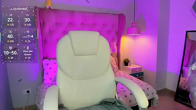 Snapshot of _Sophie__miller chatting on November 18, 2025, 7:06 pm Sophie miller online show from November 18, 2025, 7:06 pm