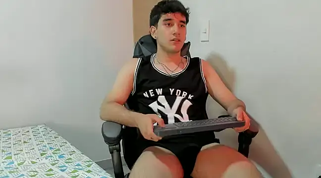 leo030809 online show from December 7, 2024, 2:47 am