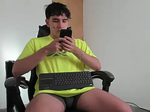 leo030809 online show from April 11, 2026, 8:34 pm