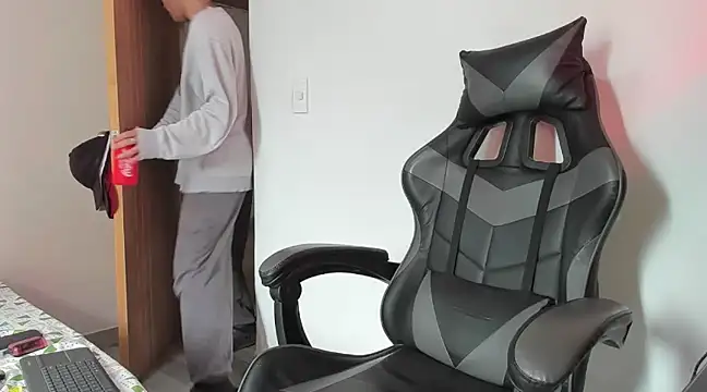 leo030809 online show from March 14, 2025, 4:09 pm