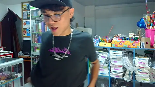 Snapshot of Baby_Cream chatting on March 18, 2025, 3:23 am Baby Cream online show from March 18, 2025, 3:23 am