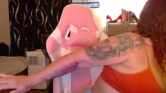 Nikkimastersgirl1091 online show from October 4, 2025, 7:04 pm