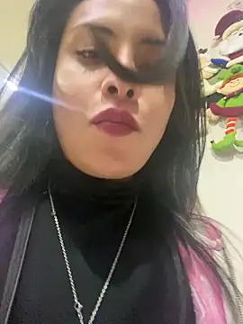 Snapshot of Effyvice13 chatting on December 15, 2025, 12:16 am Effyvice13 online show from December 15, 2025, 12:16 am